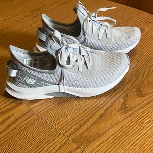 New Balance Women's Light Gray Athletic Shoes Size 6